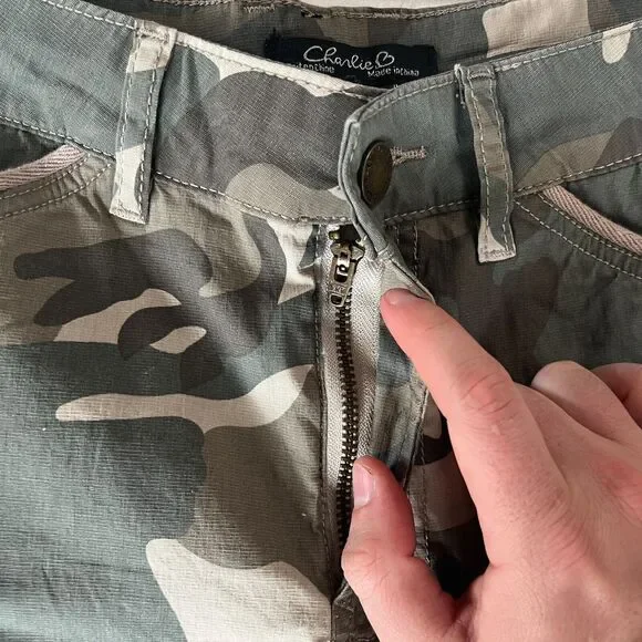 CHARLIE B Cuffed Cargo Shorts Green Tan Camo Zipper Pockets Womens 28 Waist - Picture 6 of 11